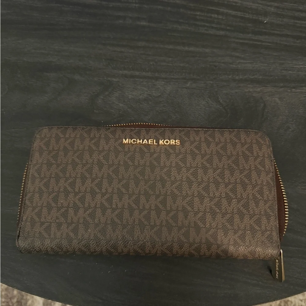 Michael Kors Brown Wallet - Picture 1 of 3